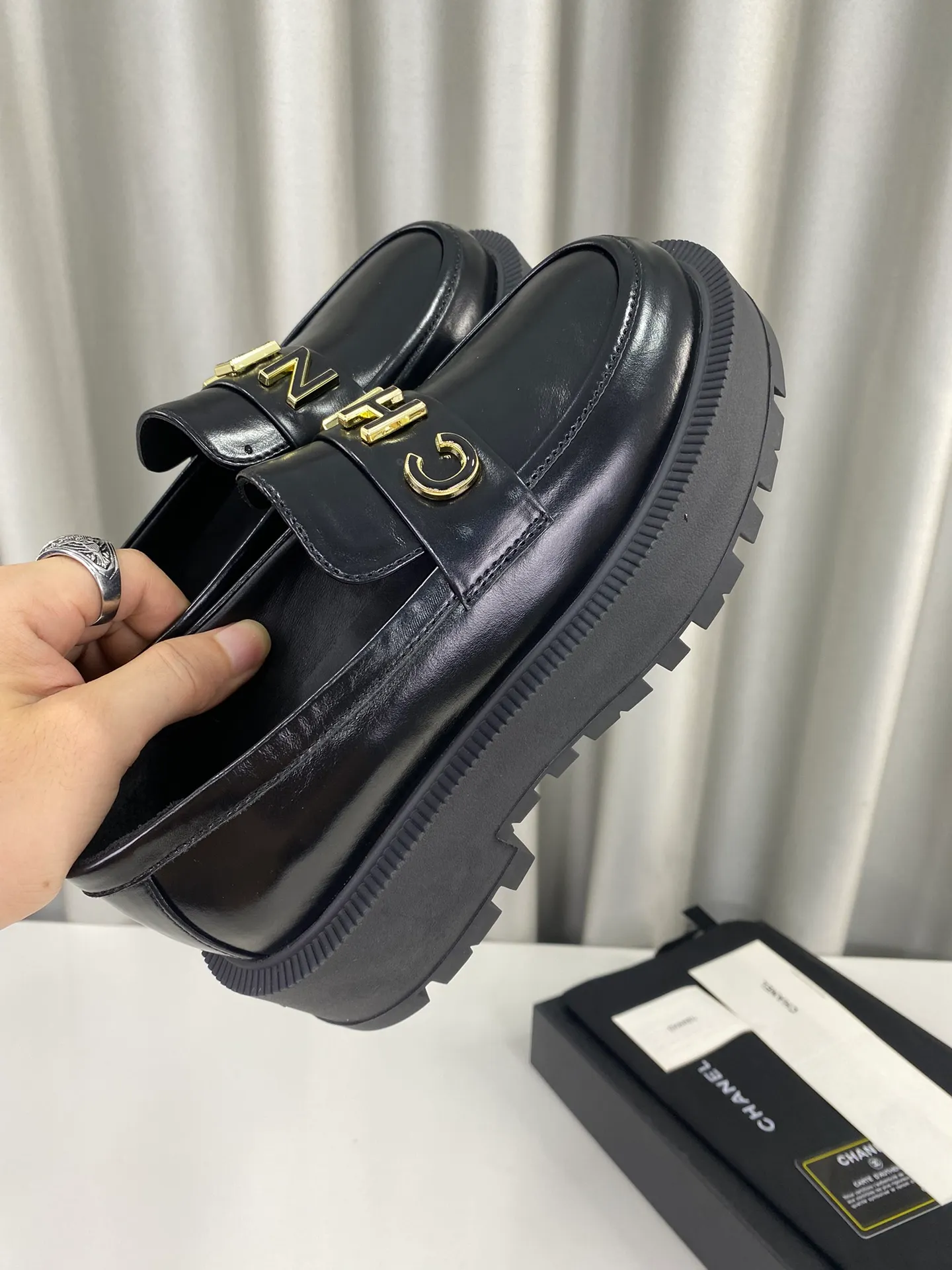 👟👟Ex-factory price 600🌈🌈Women's Chanel Chanel 2024s new thick-soled loafers for autumn and winter ☑️ Goddess series, with the elegant and ladylike temperament of Chanel, super attractive, irresistible, and heart-warming. ▪ Upper: imported cowhide ▪ Lining: frosted cowhide ▪ Outsole: original TPU outsole ▪Code number: 35-39 (40 pieces are custom-made and cannot be returned or exchanged)